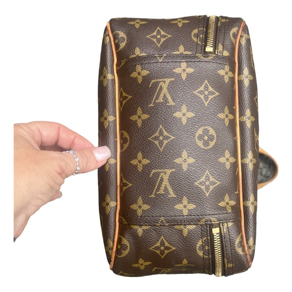 🔥🔥🔥LV Excursion gorgeous bag 🔥🔥🔥 - Picture 9 of 13
